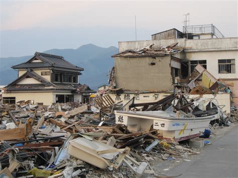 2011 Tohoku Depremine ve Tsunami: Takashi Shiraishi'nin Cesur Kurtarma Çabaları