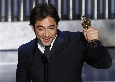 Oscars Ödül Töreni: İspanyol Oyuncu Javier Bardem'in En İyi Yardımcı Erkek Oyuncu Ödülü'nü Kazanması ve Küresel Sinema Sahnesinde Bir Donanım Efektine Yol Açması